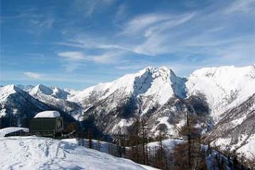 Partenza skilift Cima 1 con la Scheggia sullo sfondo (Ft. Mauro Branca)